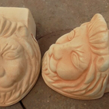 Piedini in terracotta per vasi testa di leone cm. 18